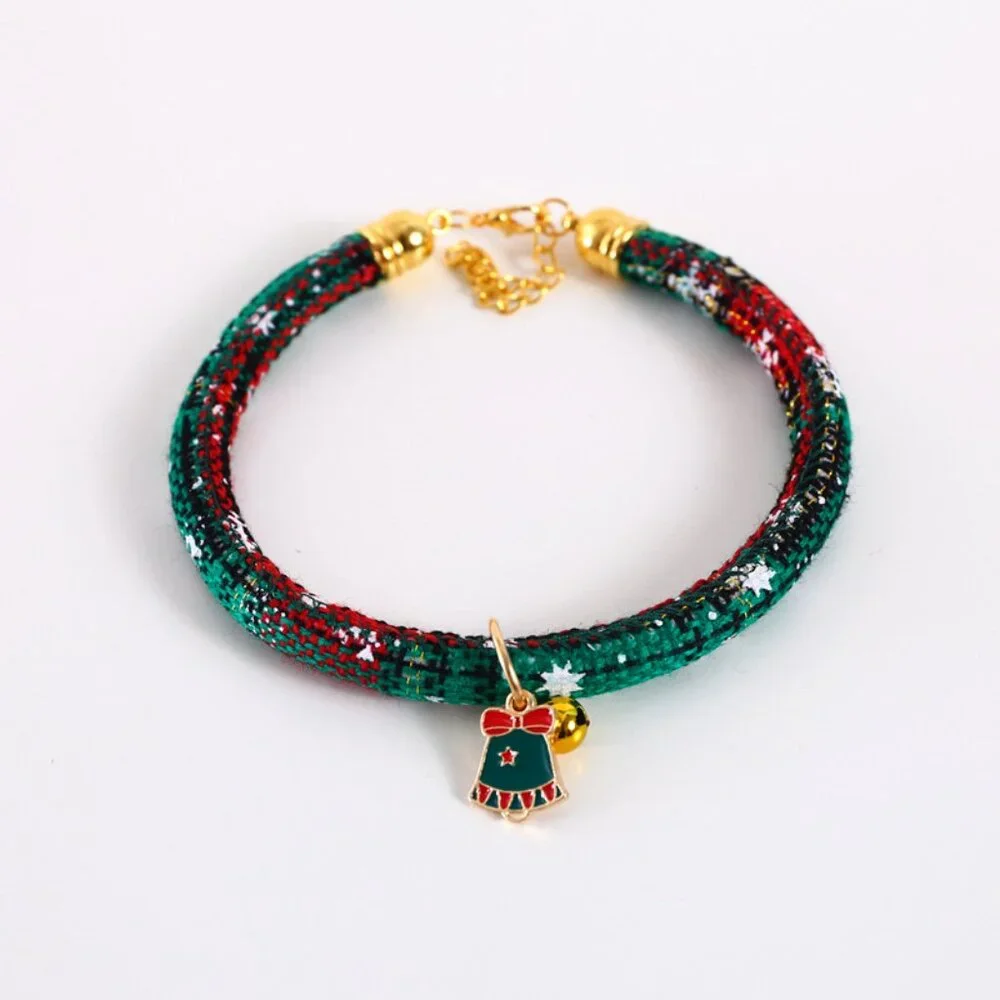 Cat collar green and red jingle bell adjustable